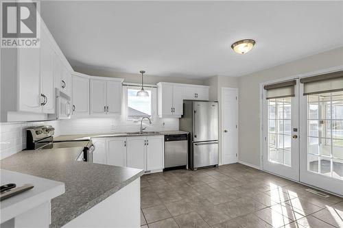 236 Northwoods Crescent, Cornwall, ON - Indoor Photo Showing Kitchen