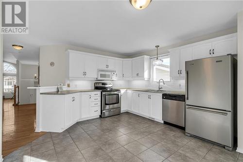 236 Northwoods Crescent, Cornwall, ON - Indoor Photo Showing Kitchen