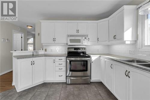 236 Northwoods Crescent, Cornwall, ON - Indoor Photo Showing Kitchen