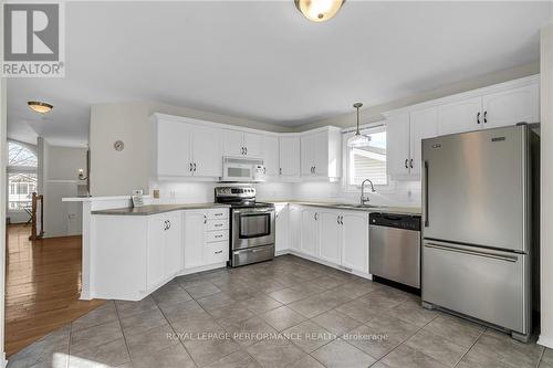 236 Northwoods Crescent, Stormont, Dundas And Glengarry, ON - Indoor Photo Showing Kitchen