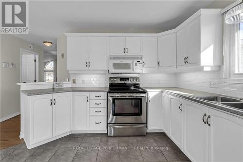 236 Northwoods Crescent, Stormont, Dundas And Glengarry, ON - Indoor Photo Showing Kitchen