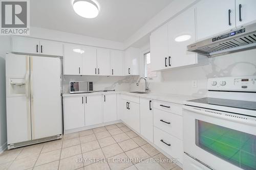 19 Sandy Haven Drive, Toronto, ON - Indoor Photo Showing Kitchen