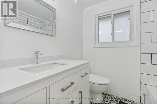 78 Wellesley Crescent N, London, ON - Indoor Photo Showing Bathroom