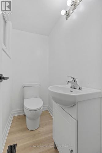 78 Wellesley Crescent N, London, ON - Indoor Photo Showing Bathroom