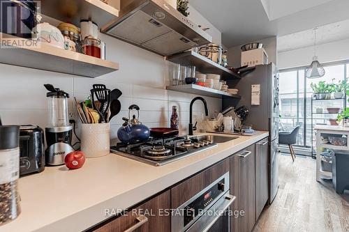 1004 - 560 King Street W, Toronto, ON - Indoor Photo Showing Kitchen