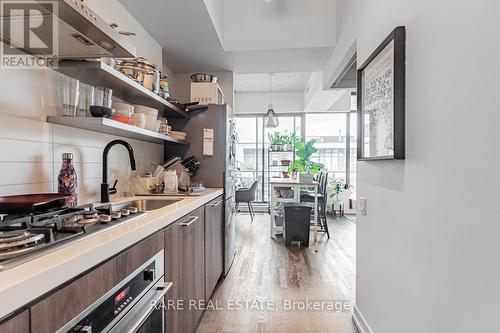 1004 - 560 King Street W, Toronto, ON - Indoor Photo Showing Kitchen