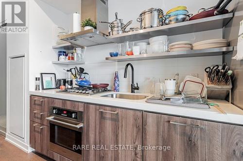 1004 - 560 King Street W, Toronto, ON - Indoor Photo Showing Kitchen