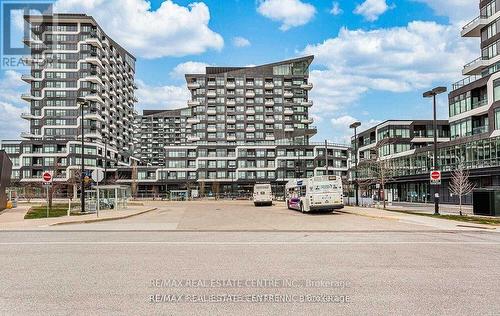 1122 - 2485 Taunton Road, Oakville, ON - Outdoor