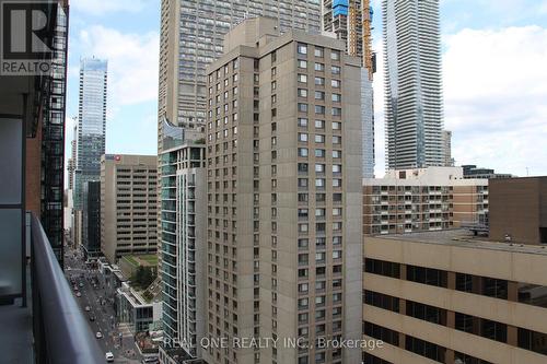 1811 - 1080 Bay Street, Toronto, ON - Outdoor With Facade