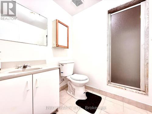 Room 1 - 33 Yatesbury Road, Toronto, ON - Indoor Photo Showing Bathroom