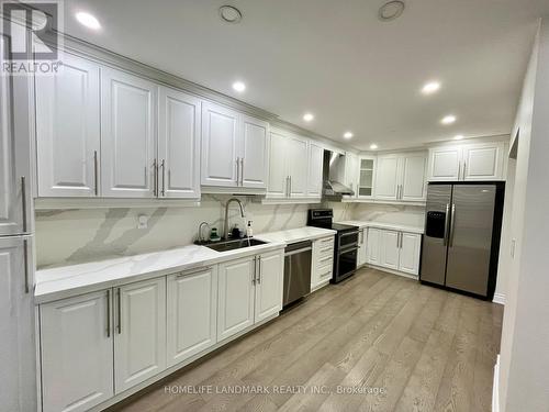 Upper - 902 Delgado Drive, Mississauga, ON - Indoor Photo Showing Kitchen