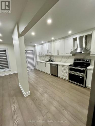 Upper - 902 Delgado Drive, Mississauga, ON - Indoor Photo Showing Kitchen