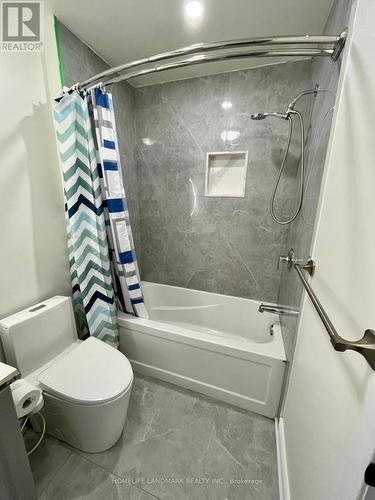 Upper - 902 Delgado Drive, Mississauga, ON - Indoor Photo Showing Bathroom