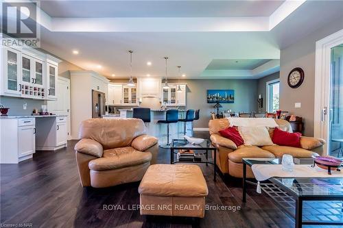 713 Clarence Street, Port Colborne, ON - Indoor Photo Showing Living Room