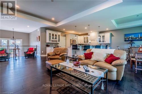 713 Clarence Street, Port Colborne, ON - Indoor Photo Showing Living Room