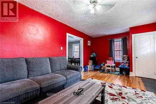 93 Griffith Street, Welland, ON - Indoor Photo Showing Living Room