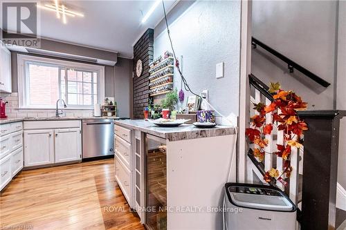 93 Griffith Street, Welland, ON - Indoor Photo Showing Kitchen