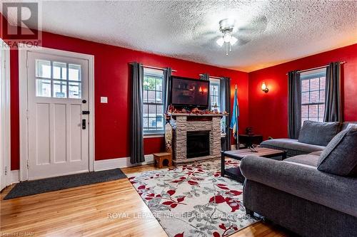 93 Griffith Street, Welland, ON - Indoor Photo Showing Living Room With Fireplace