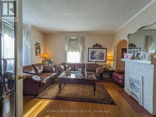 529 Christina Street N, Sarnia, ON - Indoor Photo Showing Living Room With Fireplace