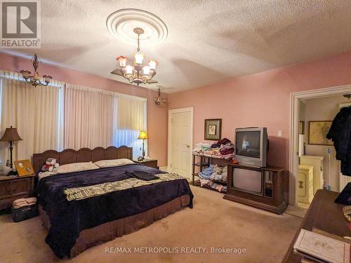 529 Christina Street N, Sarnia, ON - Indoor Photo Showing Bedroom