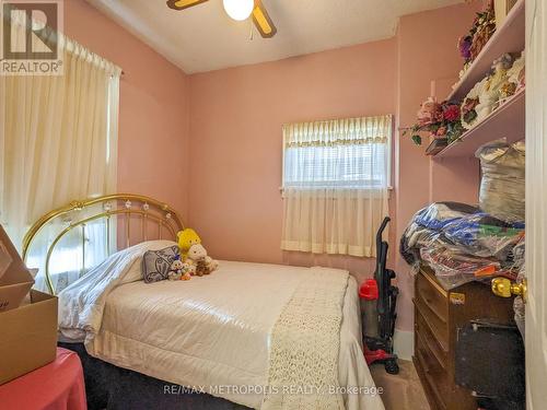 529 Christina Street N, Sarnia, ON - Indoor Photo Showing Bedroom