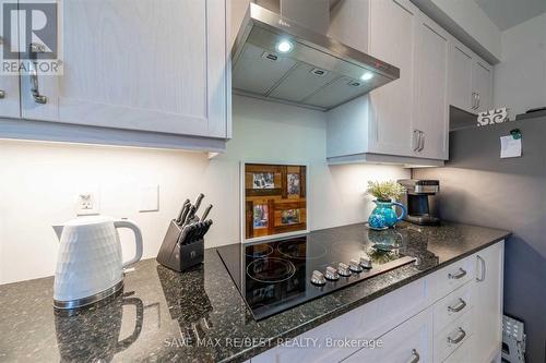 35 Conarty Crescent, Whitby, ON - Indoor Photo Showing Kitchen