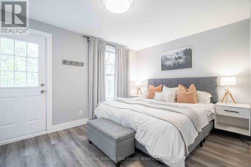 62 Guise Street E, Hamilton, ON - Indoor Photo Showing Bedroom