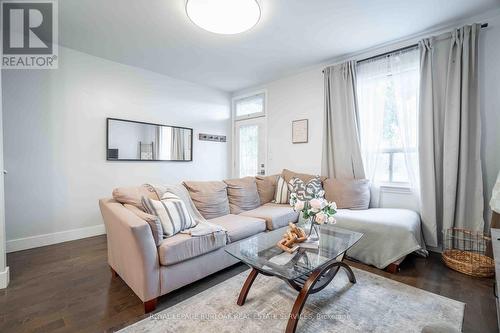 62 Guise Street E, Hamilton, ON - Indoor Photo Showing Living Room