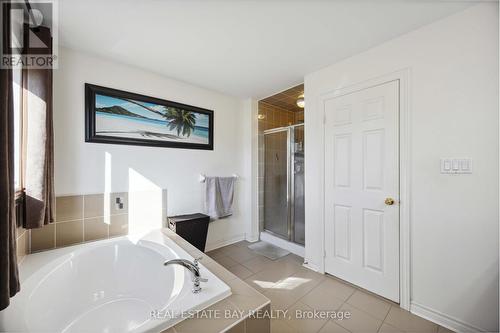 31 Rushlands Crescent, Whitby, ON - Indoor Photo Showing Bathroom