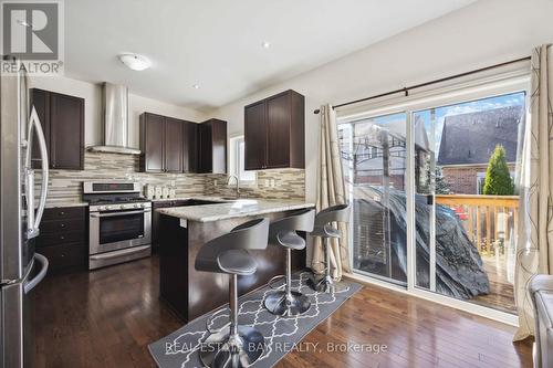 31 Rushlands Crescent, Whitby, ON - Indoor Photo Showing Kitchen With Upgraded Kitchen