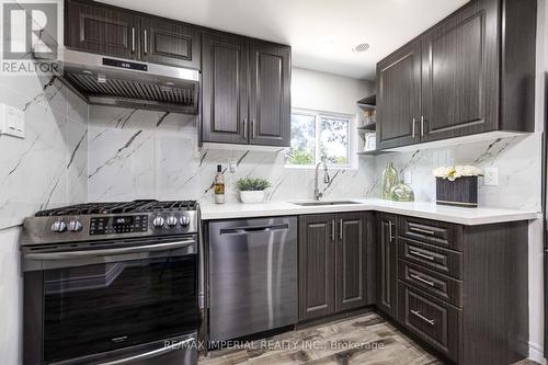 241 Woodycrest Avenue, Georgina, ON - Indoor Photo Showing Kitchen With Upgraded Kitchen