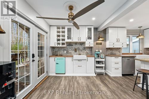 26832 Park Road W, Georgina, ON - Indoor Photo Showing Kitchen With Upgraded Kitchen