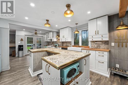 26832 Park Road W, Georgina, ON - Indoor Photo Showing Kitchen With Upgraded Kitchen