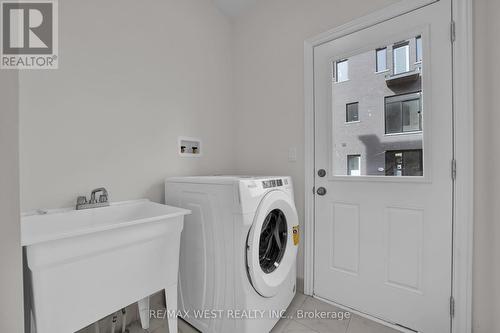 46 Quilico Road, Vaughan, ON - Indoor Photo Showing Laundry Room