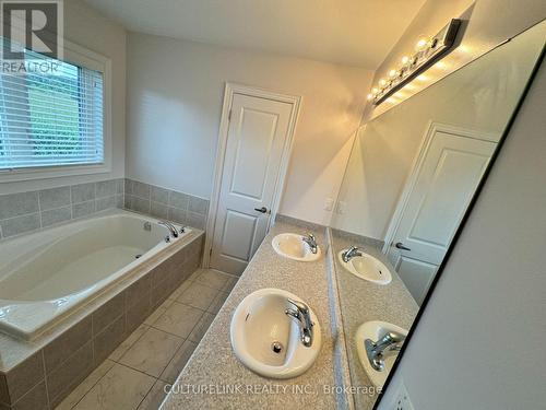 30 Festival Court, East Gwillimbury, ON - Indoor Photo Showing Bathroom