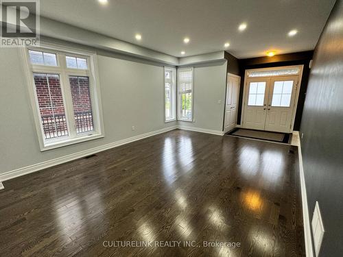 30 Festival Court, East Gwillimbury, ON - Indoor Photo Showing Other Room