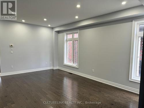 30 Festival Court, East Gwillimbury, ON - Indoor Photo Showing Other Room