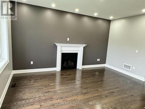 30 Festival Court, East Gwillimbury, ON - Indoor Photo Showing Other Room With Fireplace