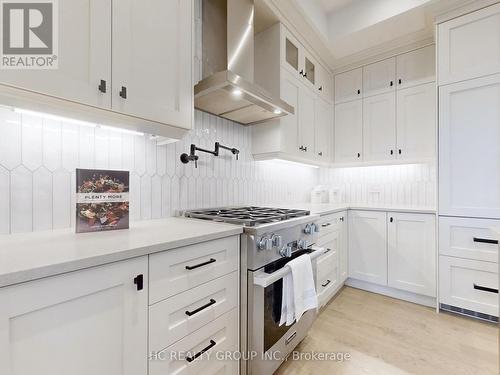 119A Bond Crescent, Richmond Hill, ON - Indoor Photo Showing Kitchen With Upgraded Kitchen