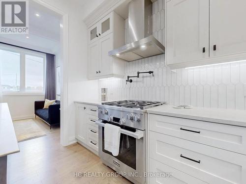 119A Bond Crescent, Richmond Hill, ON - Indoor Photo Showing Kitchen With Upgraded Kitchen