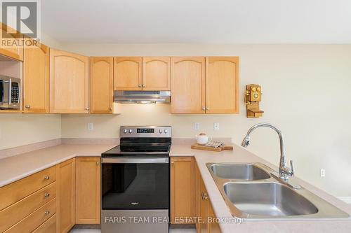 37 Player Drive, Barrie, ON - Indoor Photo Showing Kitchen With Double Sink