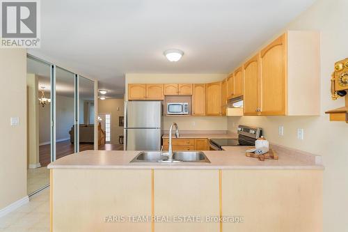 37 Player Drive, Barrie, ON - Indoor Photo Showing Kitchen With Double Sink