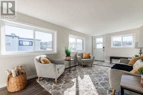 17 - 5263 Elliott Sideroad, Tay, ON - Indoor Photo Showing Living Room