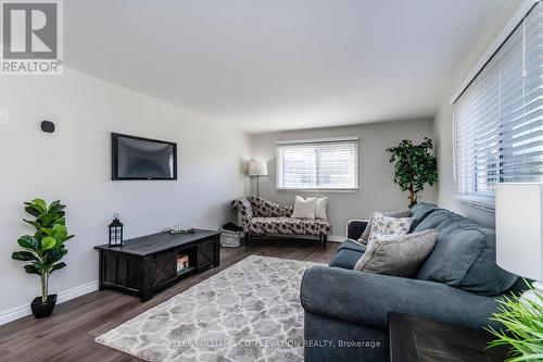 17 - 5263 Elliott Sideroad, Tay, ON - Indoor Photo Showing Living Room