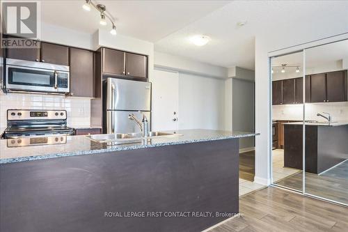 405 - 525 Wilson Avenue, Toronto, ON - Indoor Photo Showing Kitchen With Stainless Steel Kitchen With Double Sink With Upgraded Kitchen