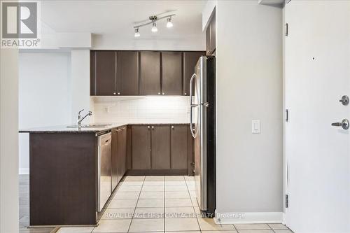 405 - 525 Wilson Avenue, Toronto, ON - Indoor Photo Showing Kitchen