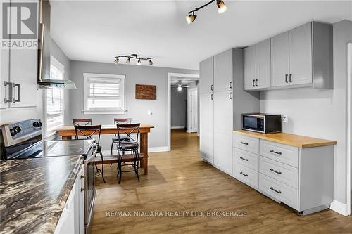 2503 Coral Avenue, Fort Erie (Stevensville), ON - Indoor Photo Showing Kitchen