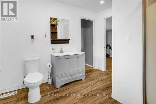 2503 Coral Avenue, Fort Erie (Stevensville), ON - Indoor Photo Showing Bathroom