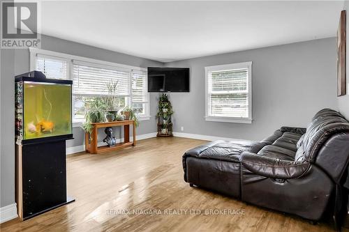 2503 Coral Avenue, Fort Erie (Stevensville), ON - Indoor Photo Showing Living Room