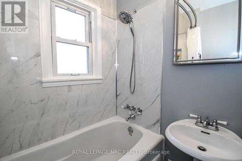 850 David Street, Welland (Lincoln/Crowland), ON - Indoor Photo Showing Bathroom